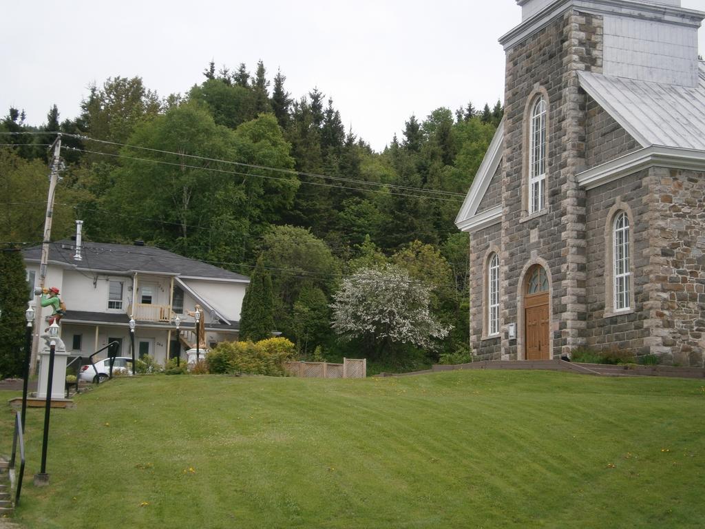 Sous Le Clocher De L'Anse Exterior foto